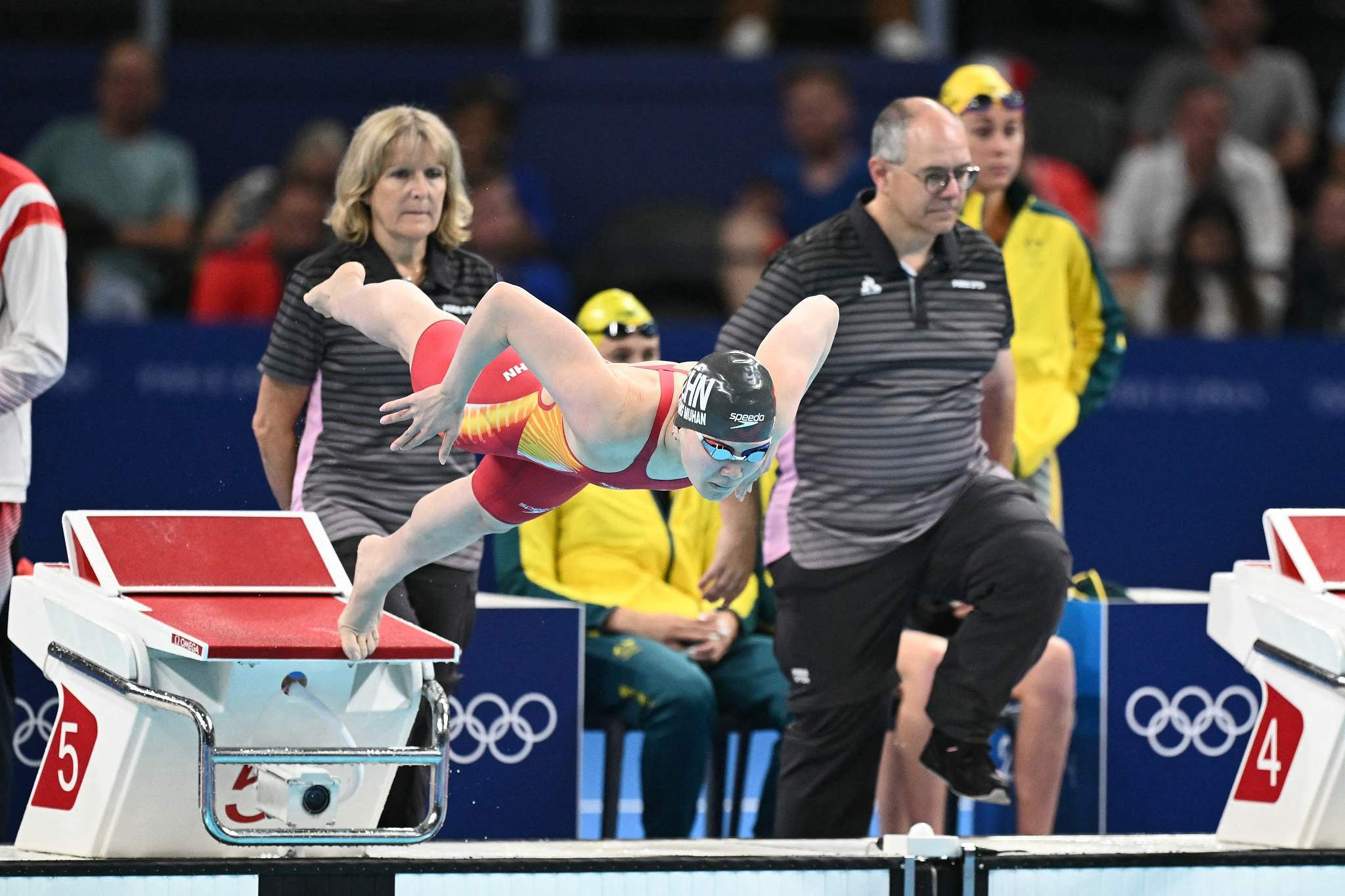 包含美国游泳队再次包揽女子x混合泳接力金银牌的词条